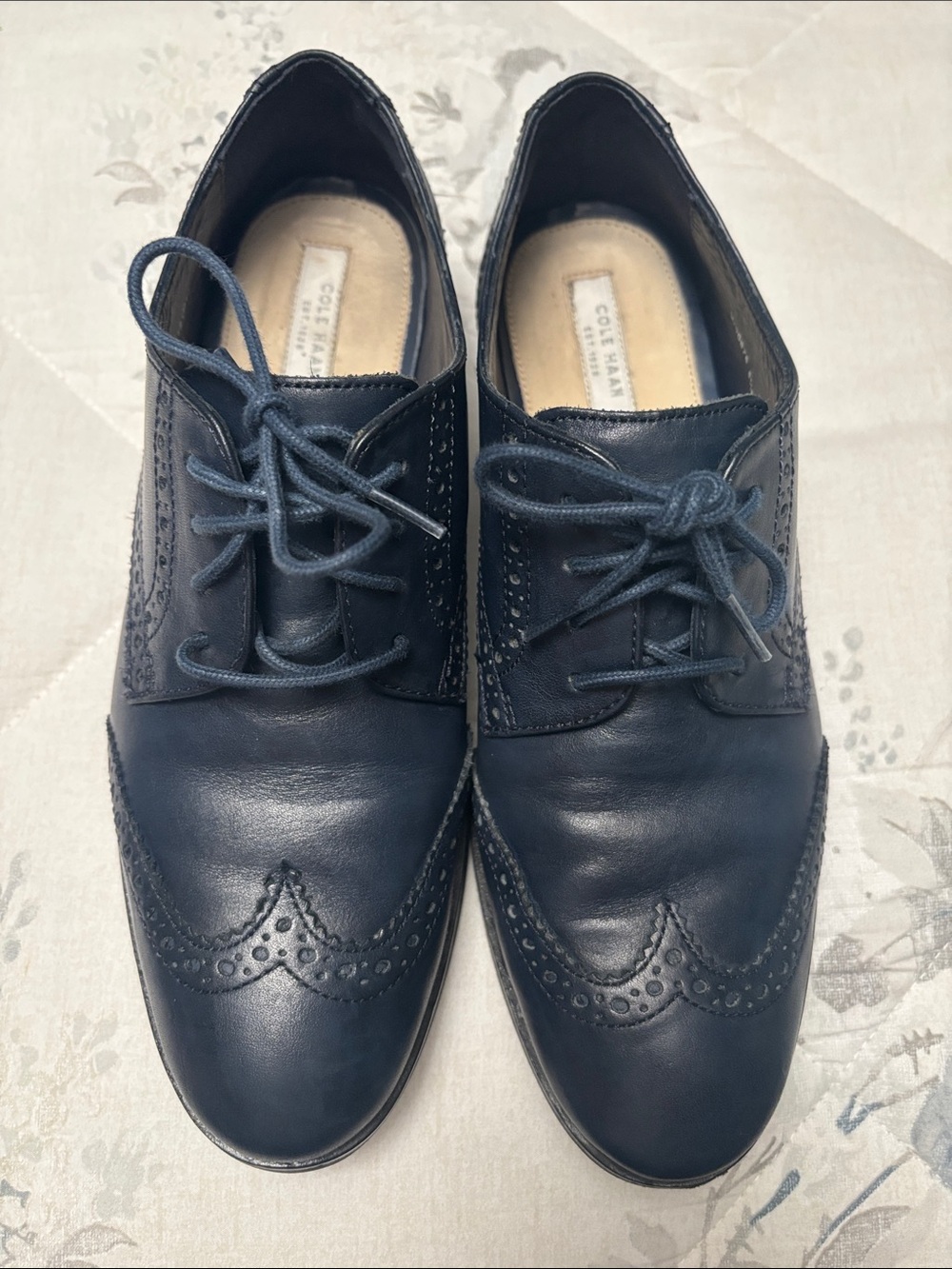 Cole Haan Oxford Dark Navy Leather Wingtip Derby. size 5.5